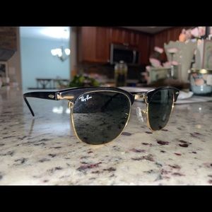 Clubmaster Classic Raybands, pristine condition!